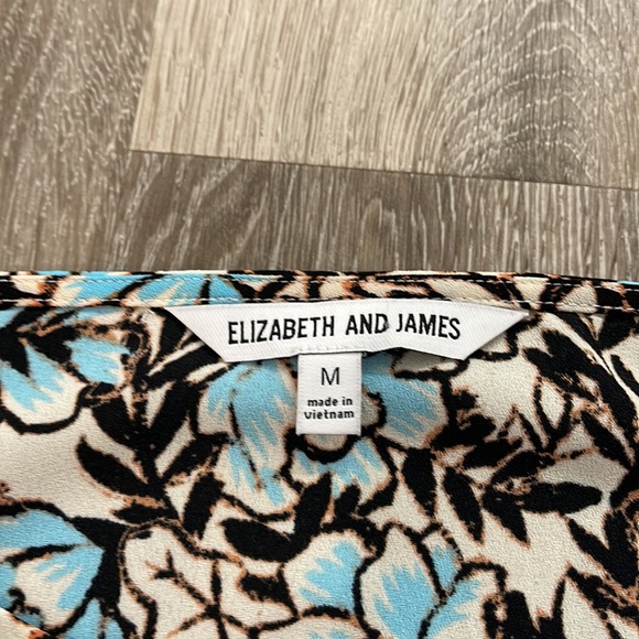 Elizabeth and James bell flutter sleeve top blouse size medium M - Picture 3 of 4